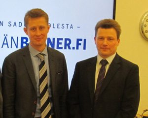 Bernerin maatalousosaston johtaja Kalle Erkkola ja myyntijohtaja Vesa Tyykilä Konefarmi Oy:stä