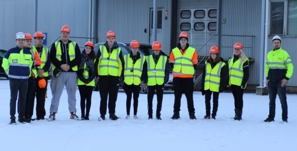 Säkylän tehtaalla käy paljon vierailijaryhmiä. Tällä kertaa tutustumiskierroksella oli Novida-ammattiopiston Loimaan yksikön oppilaita. Oppilaat pitivät tutustumisvierailua tehtaalle hyödyllisenä ja opettavaisena. 